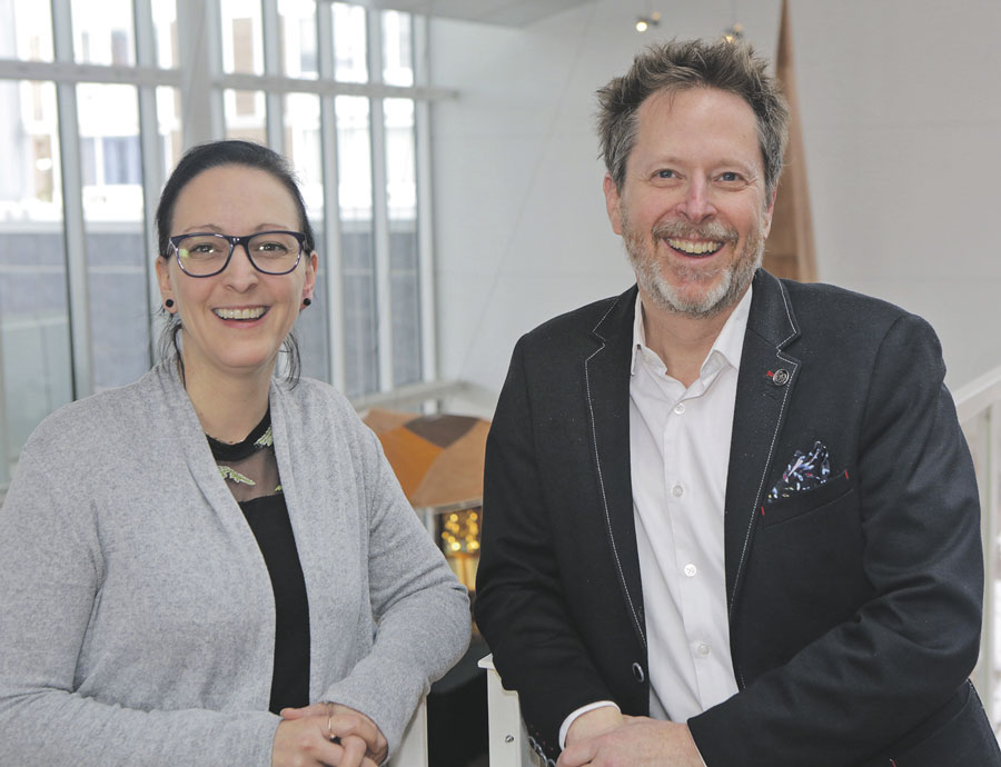 Le directeur général de la SDS, Jean-Sylvain Bourdelais, en compagnie de son adjointe Caroline Beaudreault, responsable de la programmation jeunesse, scolaire et famille. Photo Robert Gosselin | Le Courrier ©