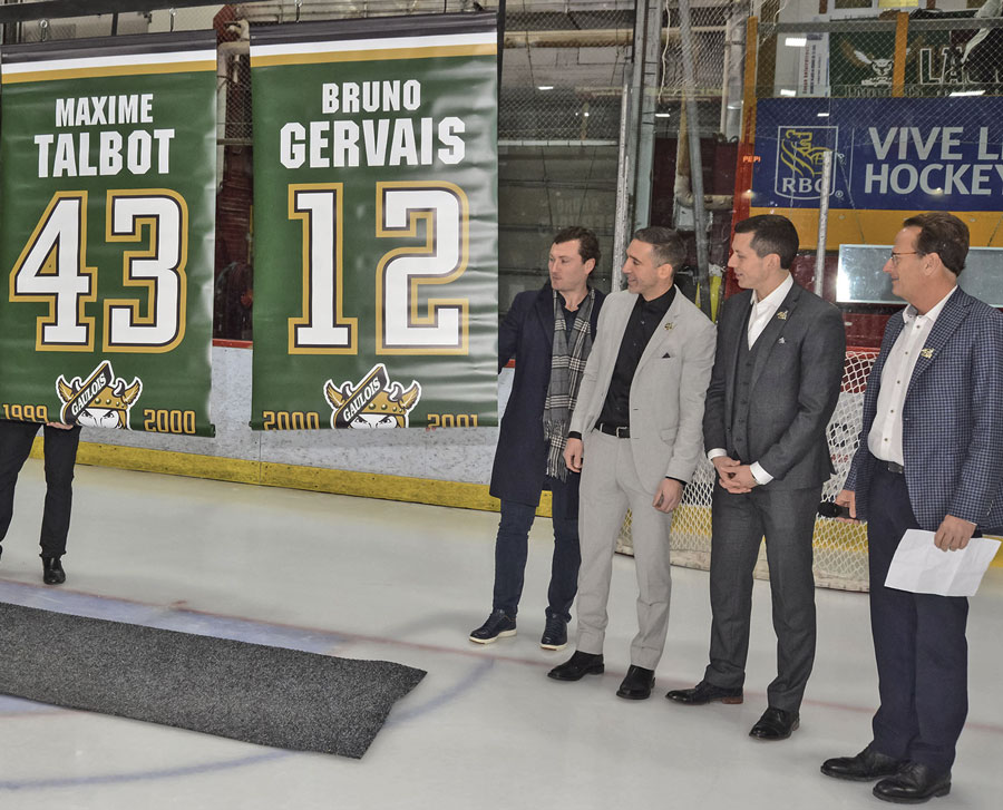 Les numéros 43 et 12 qu’ont portés Maxime Talbot et Bruno Gervais avec les Gaulois sont maintenant immortalisés dans les hauteurs du Stade L.-P.-Gaucher. Photo François Larivière | Le Courrier ©