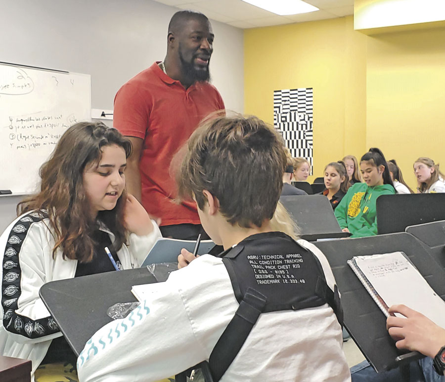 En plus de présenter un spectacle dans un cadre scolaire au Centre des arts, le rappeur Dramatik a proposé deux journées d’ateliers aux élèves d’arts-études de l’école Casavant cet automne. Photo gracieuseté