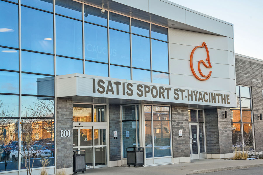 Le complexe Isatis Sport vient de fêter ses cinq ans d’activité à Saint-Hyacinthe. L’entente prévoyant le versement d’une somme d’environ un million de dollars par année par la Ville a été reconduite pour cinq autres années. Photo François Larivière | Le Courrier