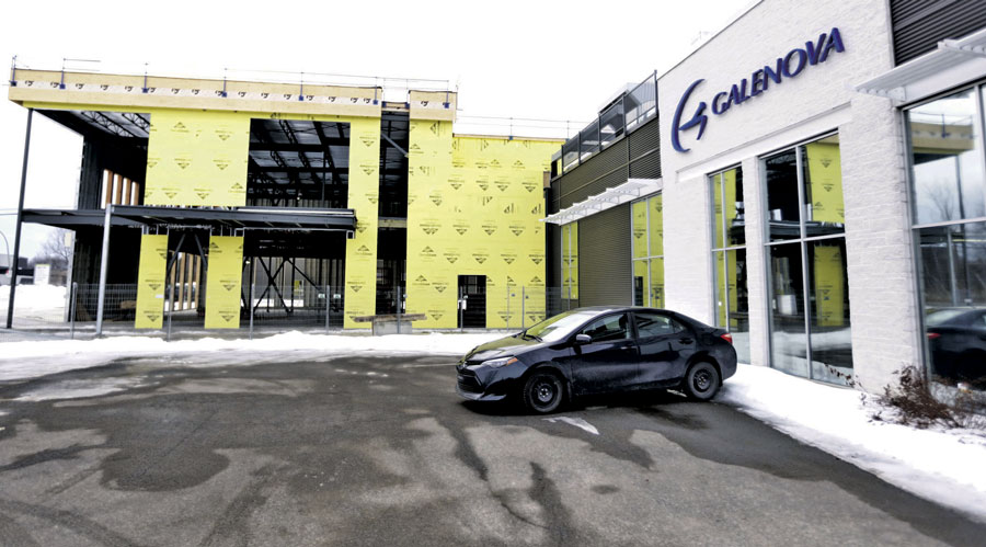 Les travaux d’agrandissement vont bon train chez Galenova, un fabricant de produits et matériels pharmaceutiques, situé dans le parc industriel Olivier-Chalifoux. Photo Robert Gosselin | Le Courrier ©
