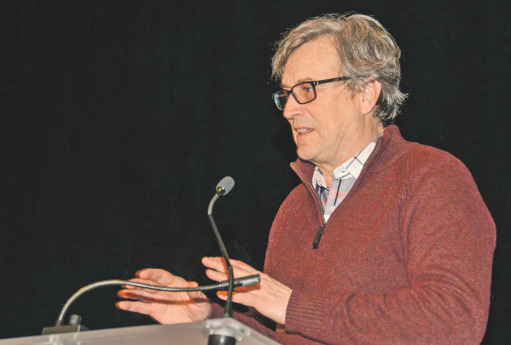 Louis Robert, agronome et conseiller expert au MAPAQ, faisait partie des conférenciers présents pour l’activité « Résilience Ensemble », organisée par FBE Bernard Experts pour les agricultrices et les agriculteurs de la région. Photo François Larivière | Le Courrier ©