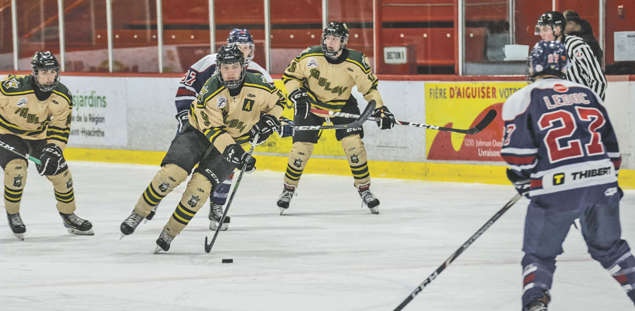 Le meilleur buteur des Gaulois cette saison, Mikaël Huchette, a fait vibrer les cordages à deux reprises dans la victoire face aux Grenadiers dimanche. Photo François Larivière | Le Courrier ©
