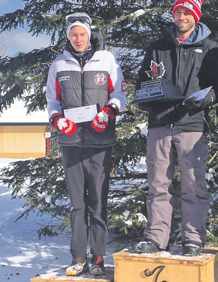 Malgré un bris d’équipement, Julien Pinsonneault (à gauche) est monté sur le podium au championnat canadien de course en raquettes. Photo Facebook