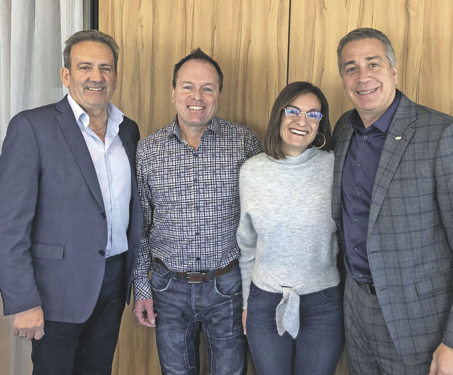 Sur la photo, de gauche à droite, Patrice Gagnon, directeur général de La Coop Comax, Bruno Bellavance et Suzie Bellavance, propriétaires de Quincaillerie et Matériaux B.G., Guy Tessier, directeur finance et administration, secrétaire-trésorier de La Coop Comax. Photo gracieuseté