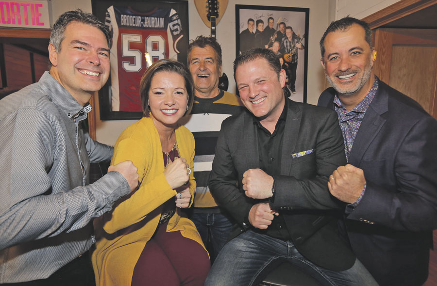 Cinq des sept membres de Rock’n’Time : Patrick Lajoie, Maryse Dubé, Richard Bourret, Stéphane Tessier et Pierre Denoncourt. Absents : Jean-Denis Major et Annie Messier. Photo Robert Gosselin | Le Courrier ©