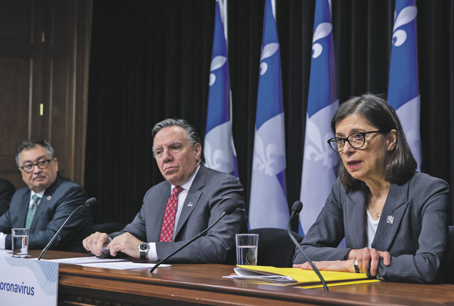 La situation dans les CHSLD de la province a été le sujet dominant de la semaine sur la scène provinciale. On reconnaît ici le premier ministre François Legault entouré du directeur national de la santé publique, le Dr Horacio Arruda, et de la ministre de la Santé et des Services sociaux, Danielle McCann. Photo Émilie Nadeau | Cabinet du premier ministre du Québec