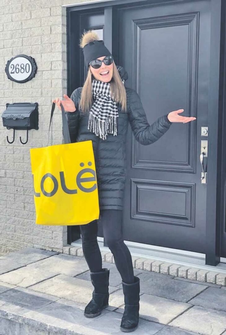 Marie-Ève Paris, copropriétaire de la boutique M&V amie Lolë, poursuit les activités de l’entreprise via un service de livraison à domicile. Photo gracieuseté