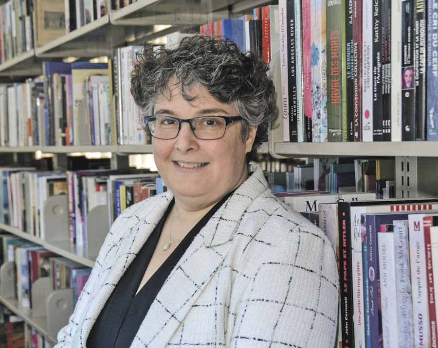 D’ici à ce que les Maskoutains puissent remettre leur nez dans un des nombreux ouvrages de la Médiathèque maskoutaine, la directrice générale Louise Struthers les invite à utiliser les différentes ressources numériques proposées par la bibliothèque, dont le prêt de livres numériques. Photo François Larivière | Le Courrier ©