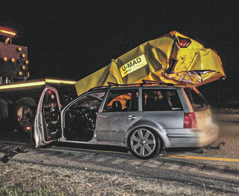 On dénombre au moins deux accidents nocturnes impliquant un camion de protection de chantier depuis le début du mois, dont l’un est survenu le 14 mai (sur la photo) sur le territoire maskoutain de l’autoroute 20. Photo Adam Bolestridge