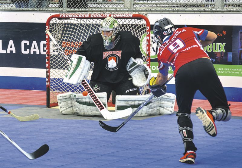 Avec plus de 3000 joueurs déjà inscrits, Dek Hockey Saint-Hyacinthe s’apprêtait à entamer une saison record, mais tout est en suspens. Photothèque | Le Courrier ©