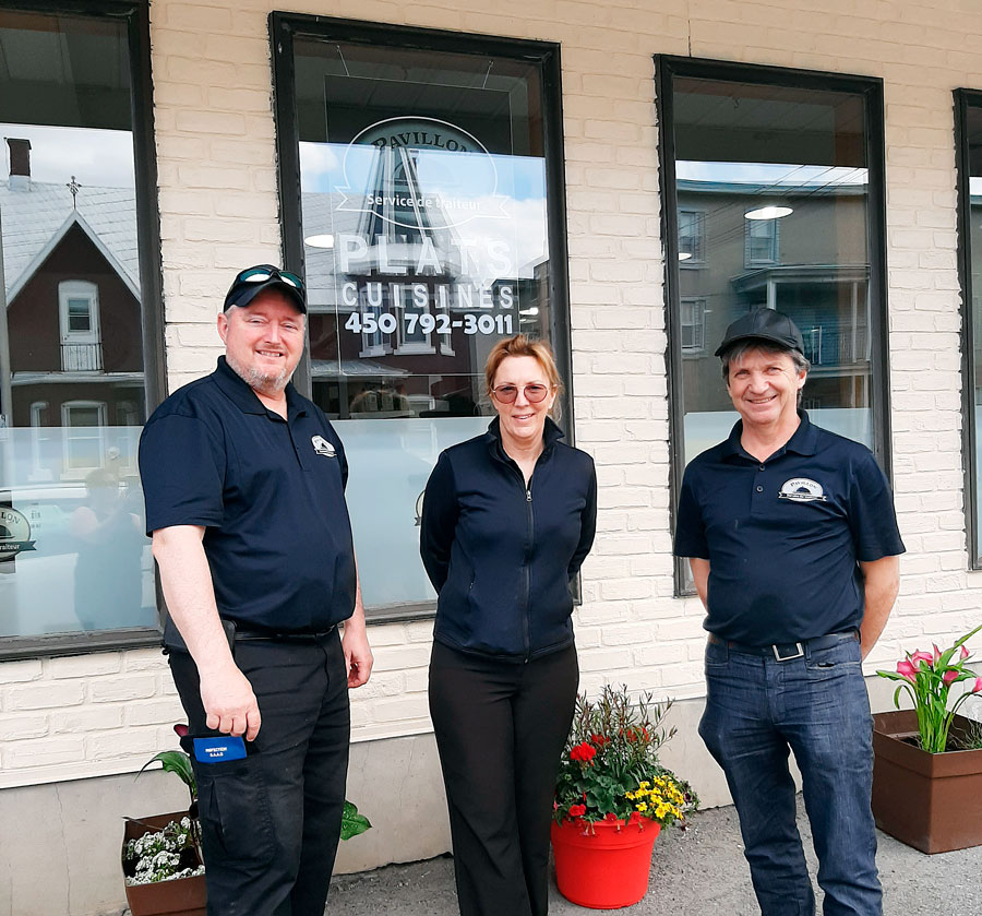 De gauche à droite, les propriétaires de Pavillon Service Traiteur, Sylvain Pelletier, Lorraine Bousquet et Michel Hénault. Absent sur la photo, le 4e associé, André Trépanier.