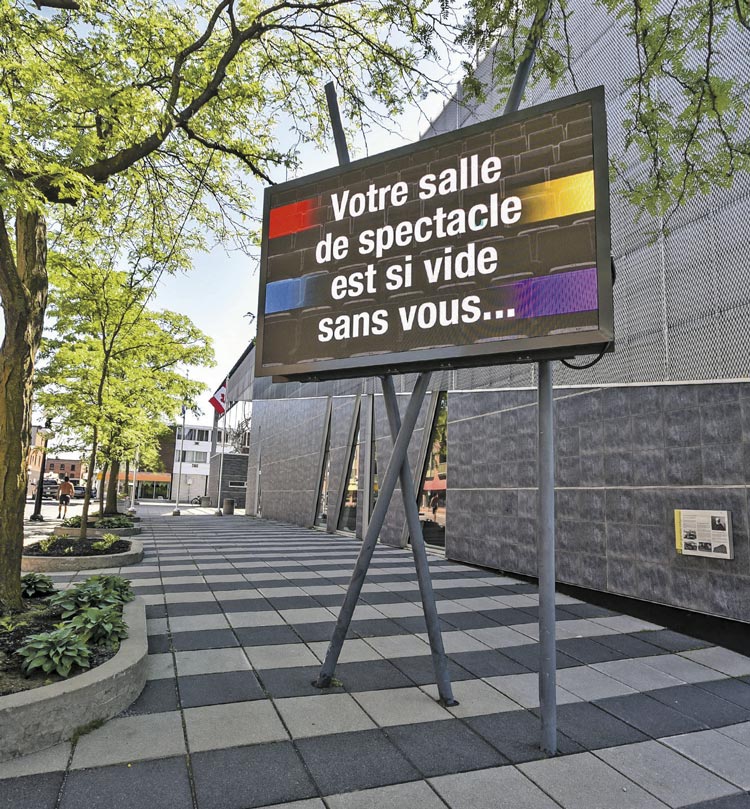 Le Centre des arts Juliette-Lassonde est fermé au public depuis le 12 mars. Photo François Larivière | Le Courrier ©