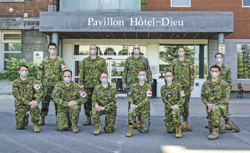 L’armée est officiellement débarquée à l’Hôtel-Dieu samedi et 11 militaires prêtent main-forte aux employés jusqu’au 26 juin. Photo François Larivière | Le Courrier ©