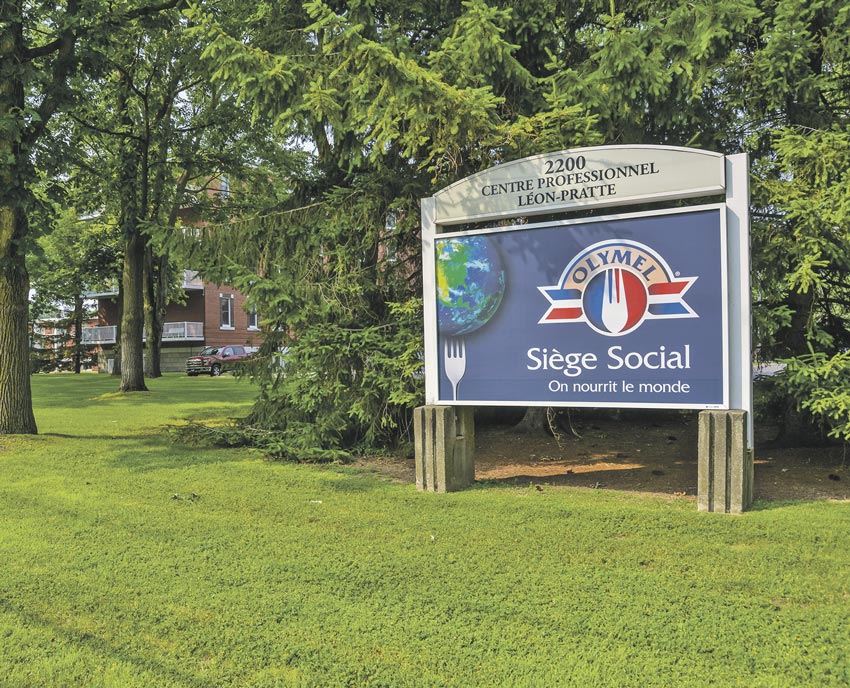 Une pétition signée par près de 2500 membres des syndicats d’Olymel a été déposée au siège social de la rue Pratte pour maintenir la prime salariale liée à la crise sanitaire. Photothèque | Le Courrier ©