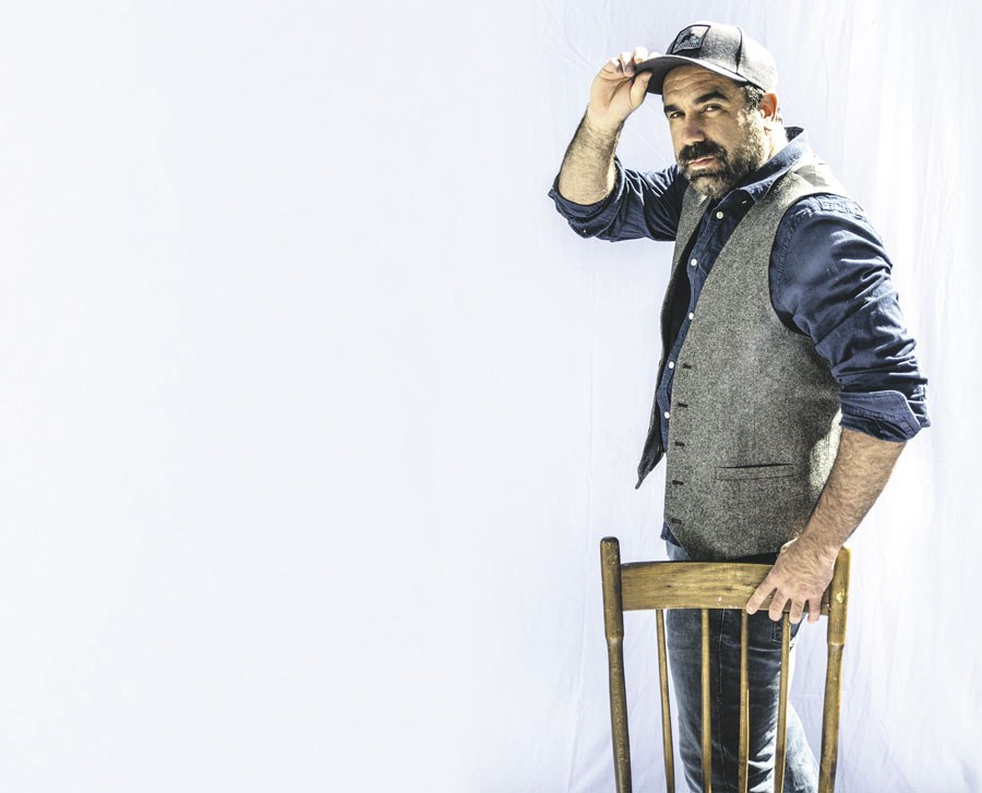 Dave Harmo dévoilera à la fin de l’été son deuxième album, Plâtrer les trous de mémoire. Un premier extrait sera lancé le 6 juillet. Photo gracieuseté