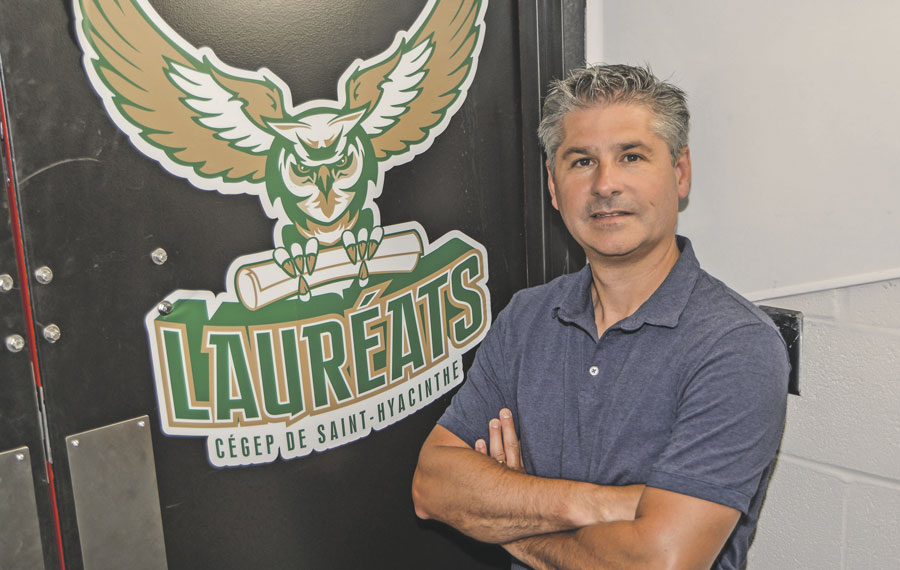 Le Cégep de Saint-Hyacinthe a confirmé l’embauche de Martin Russell à titre de nouvel entraîneur-chef de l’équipe de hockey des Lauréats. Photo François Larivière | Le Courrier ©