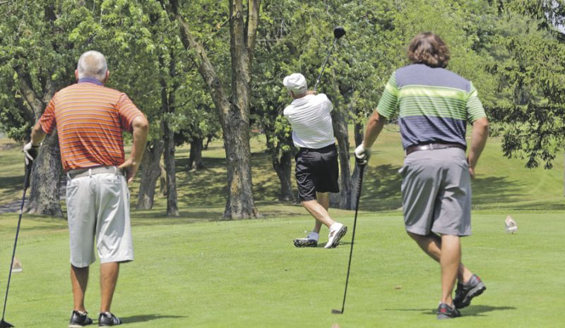 Les golfeurs sont au rendez-vous et respectent le protocole au Club de golf de Saint-Hyacinthe. Photo Robert Gosselin | Le Courrier ©