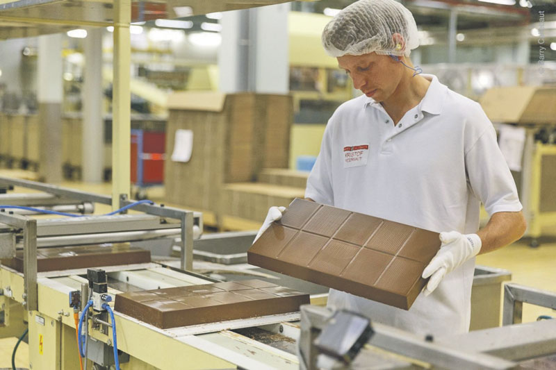 Le fabricant de chocolat Barry Callebaut est en pleine campagne de recrutement pour pourvoir plus de 20 postes de journalier en production alimentaire à son usine de Saint-Hyacinthe.Photo gracieuseté