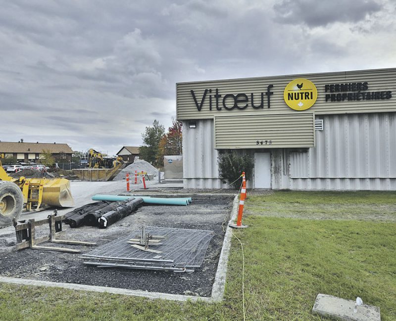 Les travaux d’agrandissement de l’usine Vitoeuf, située sur la rue Picard à Saint-Hyacinthe, ont débuté. Photo Robert Gosselin | Le Courrier ©