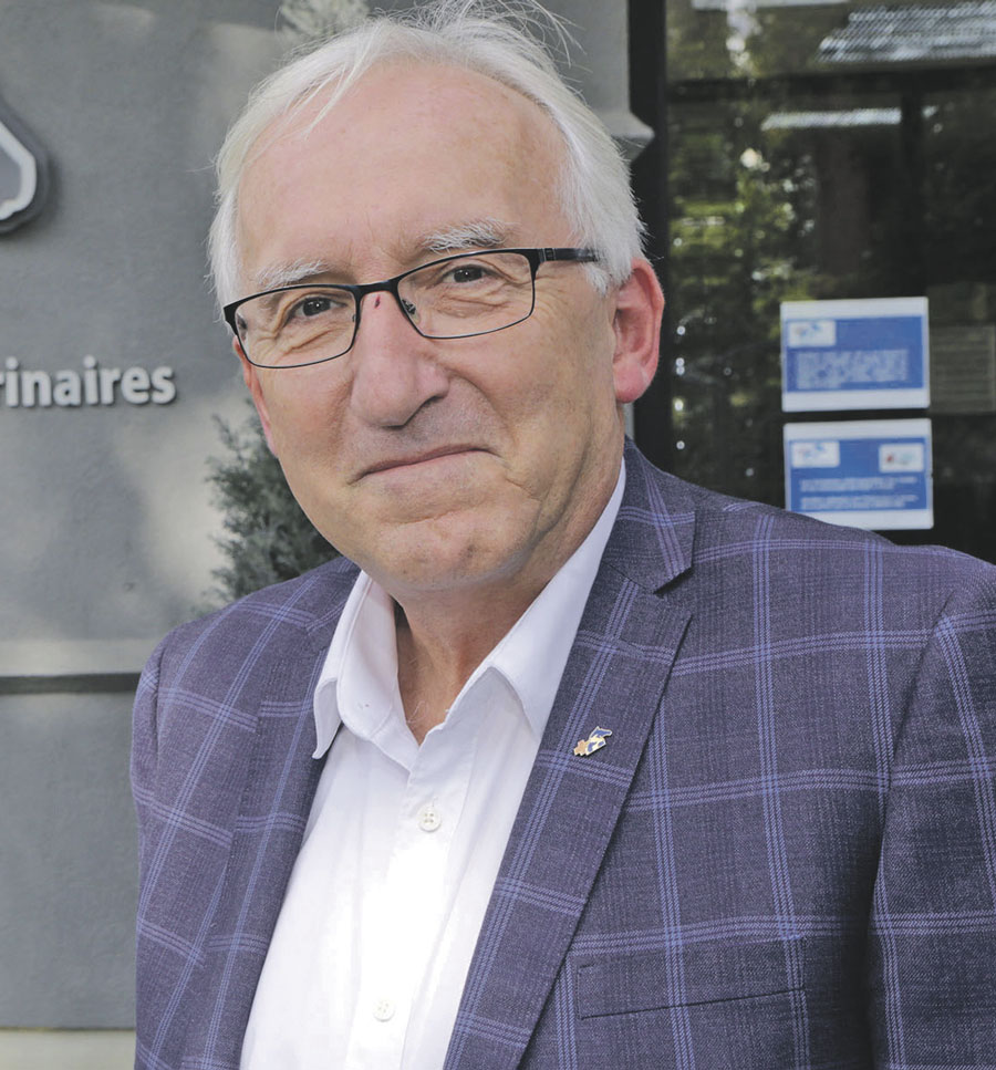 Dr Gaston Rioux, président de l’Ordre des médecins vétérinaires du Québec, s’inquiète des effets de la pandémie sur le réseau des médecins vétérinaires pour petits animaux en raison d’une hausse des adoptions, notamment. Photothèque | Le Courrier ©
