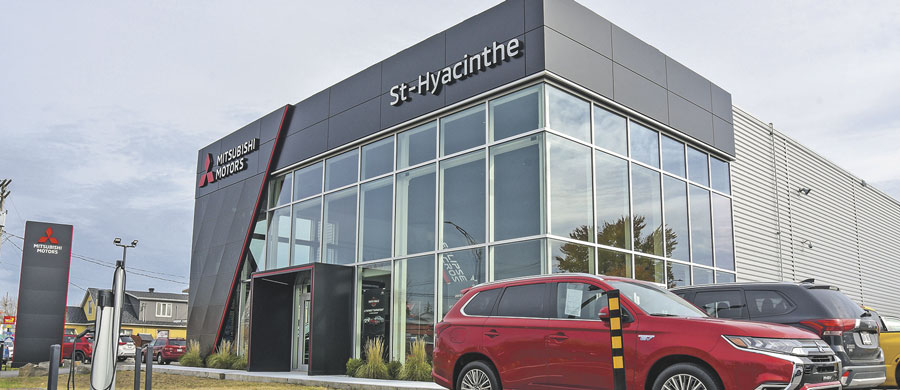 En octobre, la concession maskoutaine de Mitsubishi est arrivée première au niveau des ventes de véhicules neufs de la marque au Québec et 3e au Canada. Photo François Larivière | Le Courrier ©