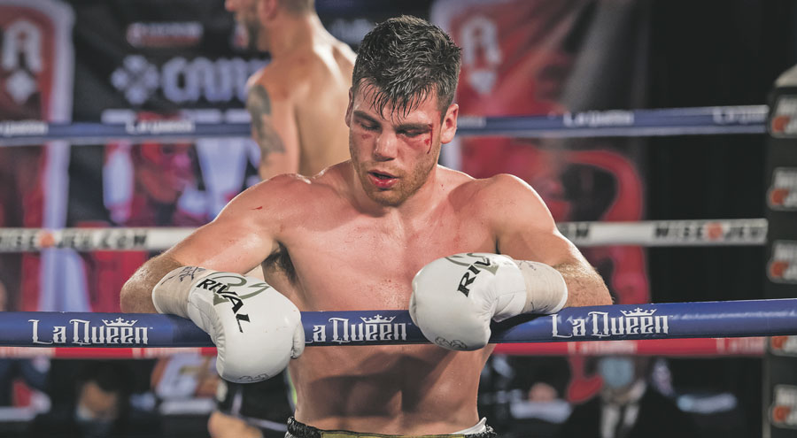 Raphaël Courchesne affichait une mine déconfite après son combat samedi soir. Photo Vincent Éthier - EOTTM