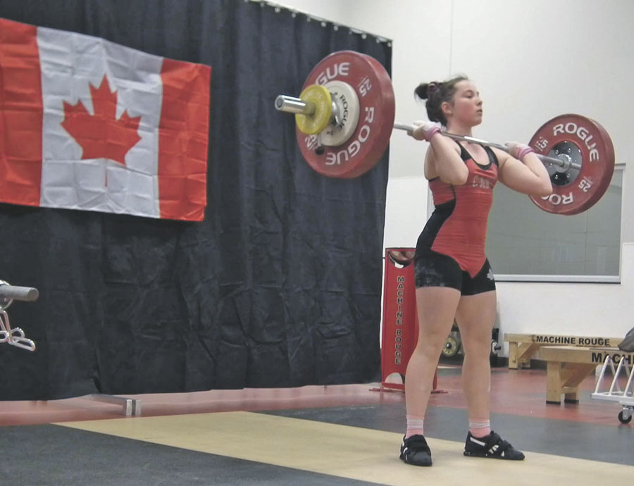 Charlotte Simoneau s’est hissée au 2e rang des U15 dans sa catégorie de poids au championnat panaméricain virtuel d’haltérophilie par groupe d’âge. Photo Facebook La Machine Rouge