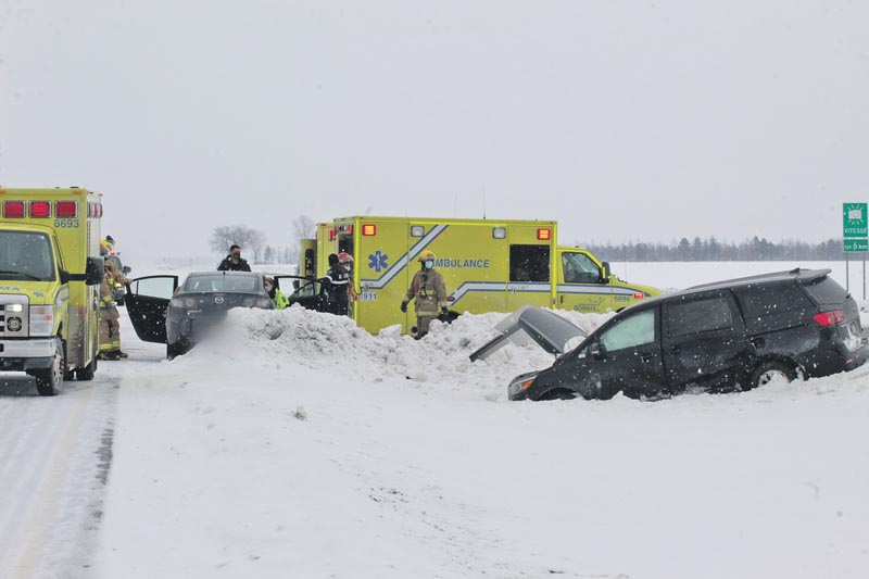 Quatre personnes ont été transportées à l’hôpital après une collision survenue le 14 février à Sainte-Marie-Madeleine. Photo Adam Bolestridge