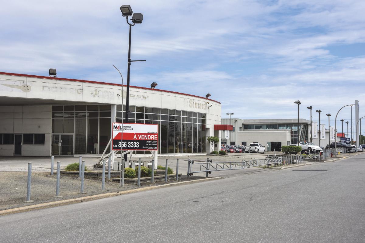 Les propriétaires de Volskwagen Saint-Hyacinthe ont fait l’acquisition de l’immeuble voisin du leur, où logeait autrefois Automobiles Simard sur la rue Trudeau. Photo François Larivière | Le Courrier ©