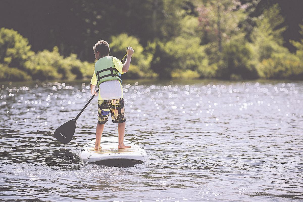 Différents cours de planche à pagaie seront donnés sur la rivière Yamaska cet été. Photo Pixabay