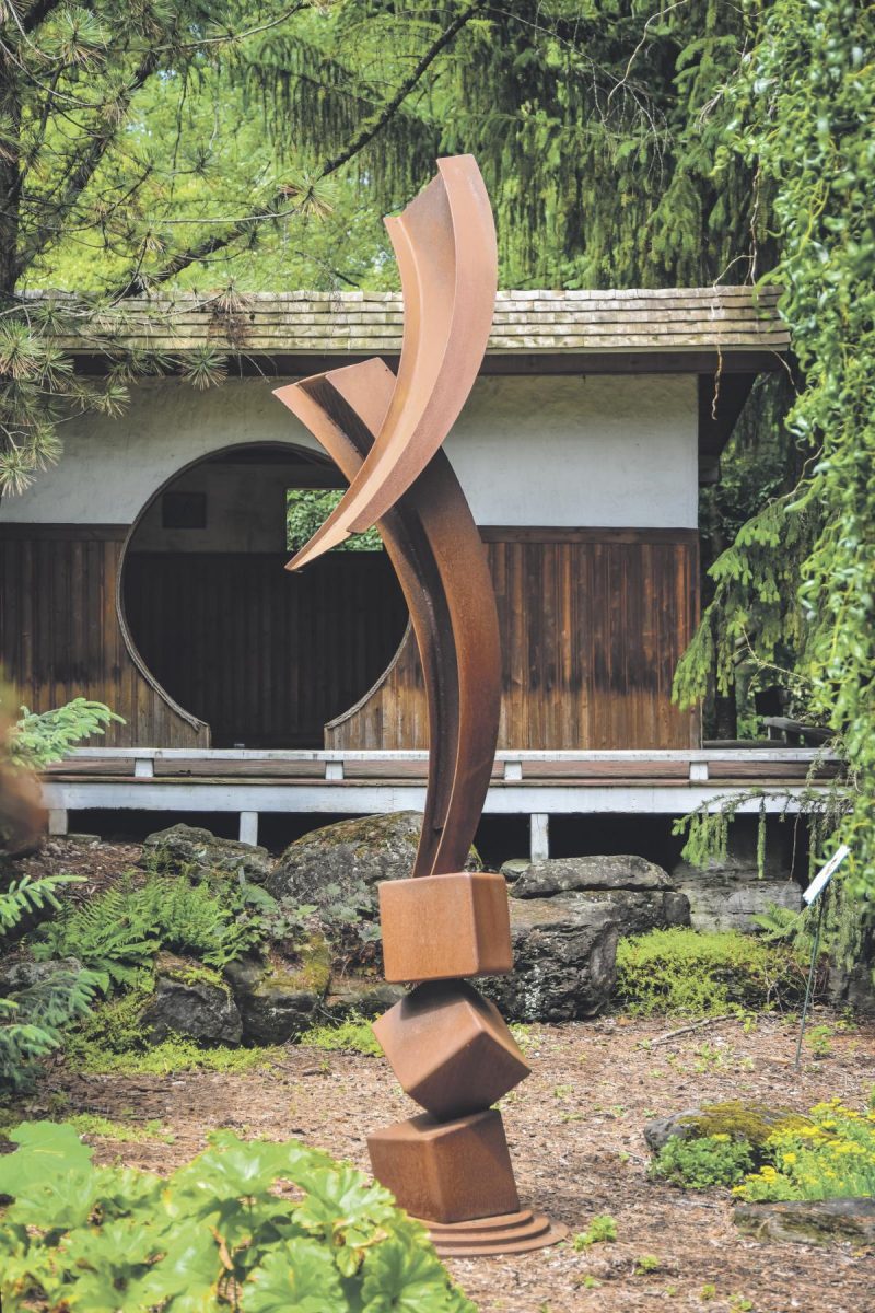 L’une des œuvres du corpus Corphéum, trônant devant la maison du jardin japonais Asahi.