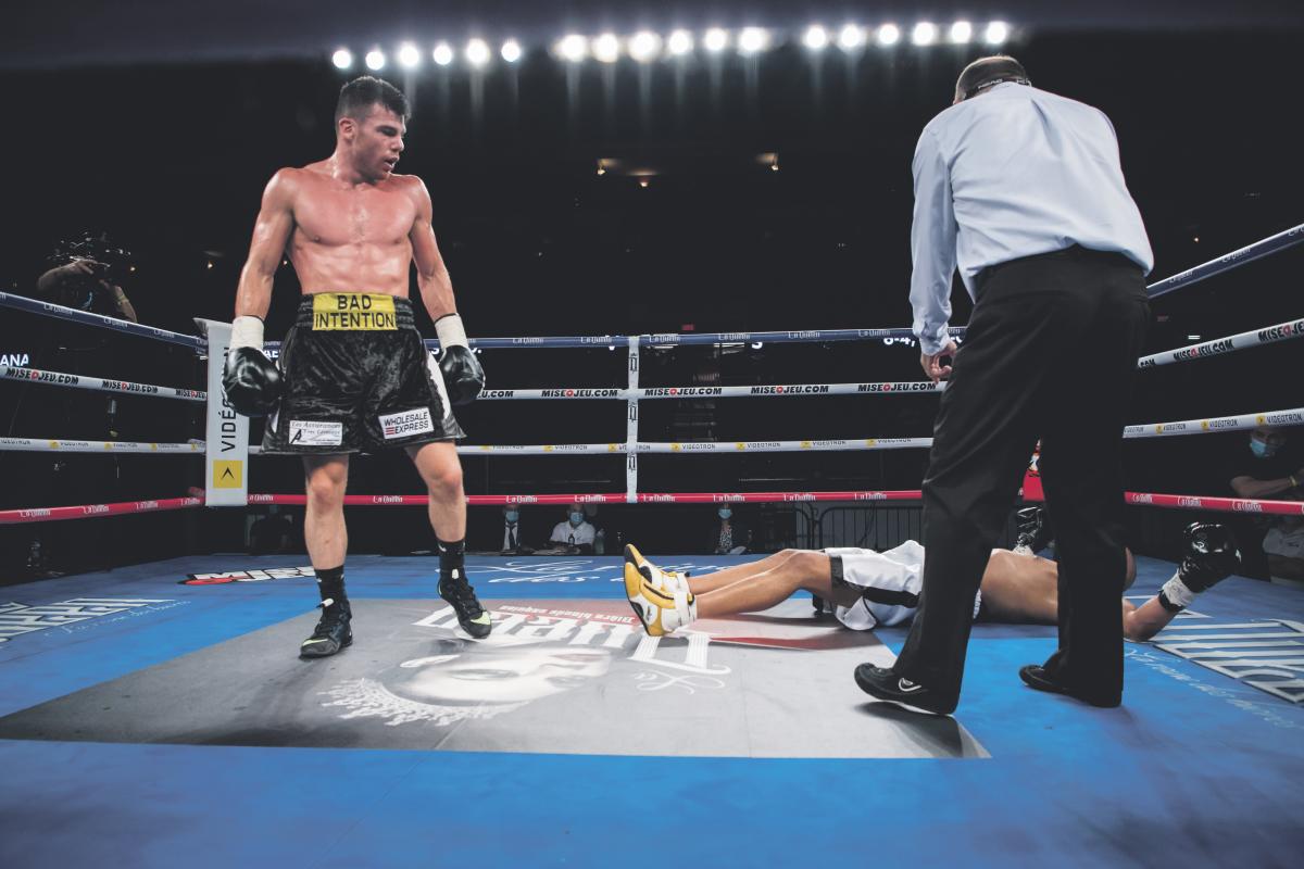 Revenant d’une première défaite subie à l’automne, Raphaël Courchesne n’a laissé aucun doute cette fois en passant le K.-O. à Larone Whyte. Photo Vincent Éthier – Eye of the Tiger Management