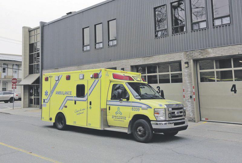 Les ambulances de Dessercom se font parfois refuser l’accès à l’hôpital Honoré-Mercier de Saint-Hyacinthe, ce qui inquiète les services ambulanciers. Photo Robert Gosselin | Le Courrier ©