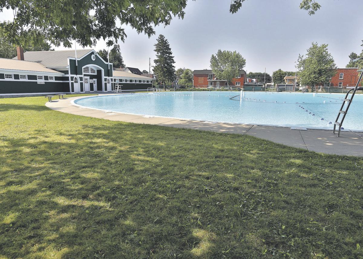 Les problèmes de qualité de l’eau à la piscine Laurier sont liés à des travaux de peinture. Photothèque | Le Courrier ©