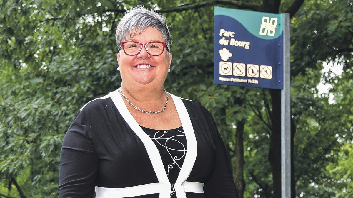 La conseillère Annie Pelletier souhaite, dans un second mandat, rénover le parc du Bourg. Photo Robert Gosselin I Le Courrier ©