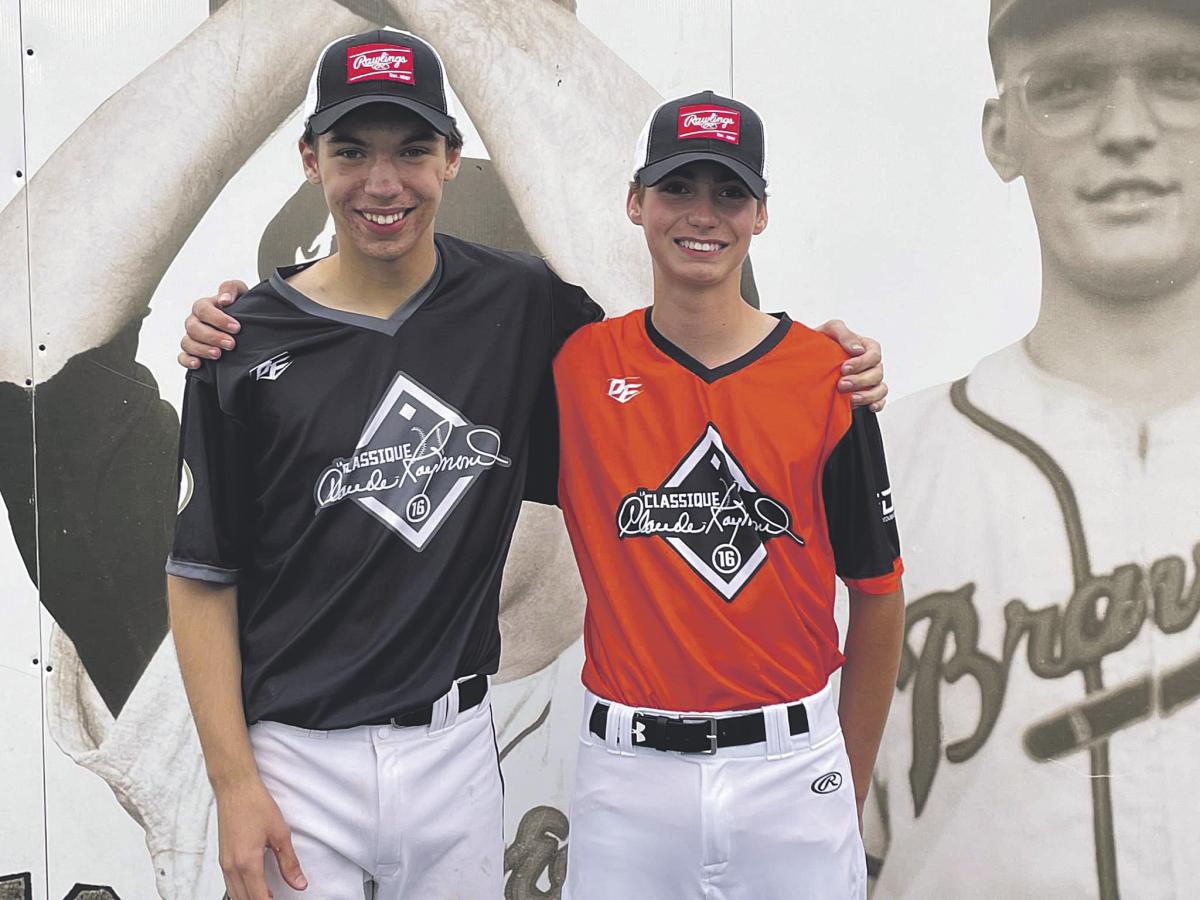 Les Maskoutains Julien Parenteau et Vincent Masse ont participé à la Classique Claude-Raymond, un tournoi qui regroupe les meilleurs joueurs québécois 15U. Photo gracieuseté