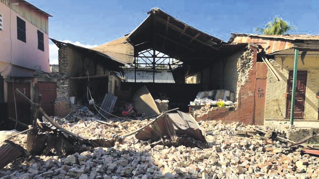Près de 60 000 maisons ont été détruites par le tremblement de terre à Haïti le 14 août. Photo USAID’s Bureau for Humanitarian Assistance