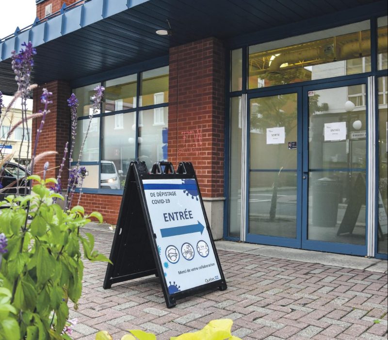 La clinique principale de dépistage de COVID-19 de Saint-Hyacinthe se trouve maintenant dans ce local de la rue des Cascades Ouest, au centre-ville.Photo François Larivière | Le Courrier ©