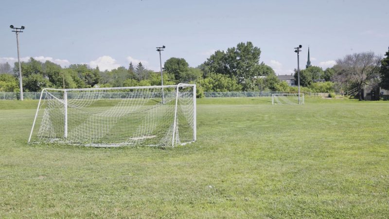 La Ville planifiait de mettre du gravier sur le terrain de soccer aux Loisirs Christ-Roi. Photothèque | Le Courrier ©