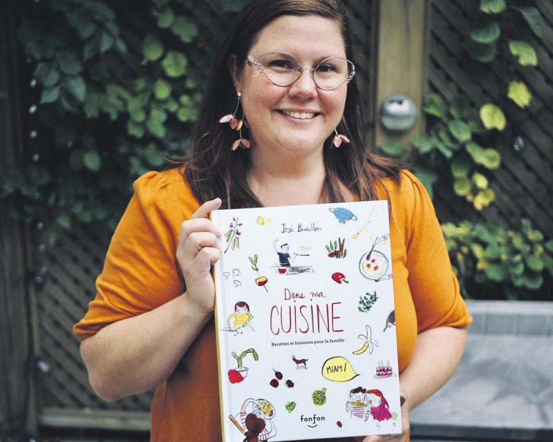 Avec son livre Dans ma cuisine, recettes et histoires pour la famille, la Maskoutaine Josée Bisaillon propose une vision différente – et illustrée – du milieu culinaire. Photo gracieuseté