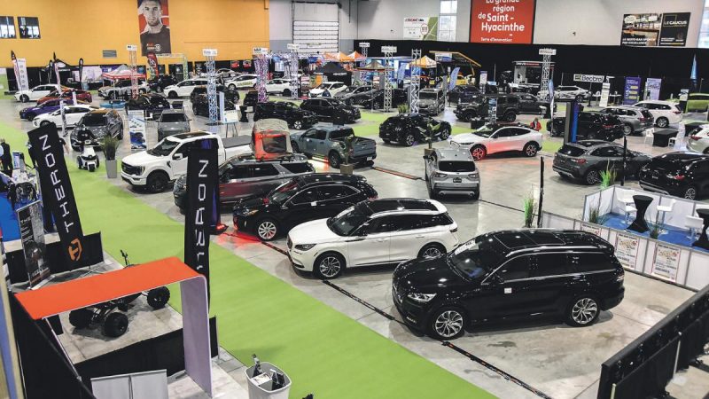 Le Salon du véhicule électrique regroupait une quinzaine de manufacturiers et 45 exposants.Photo François Larivière | Le Courrier ©