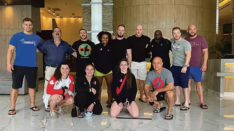 Trois athlètes du club La Machine Rouge ont fait partie de la délégation canadienne au championnat panaméricain d’haltérophilie. Sur la photo, on retrouve Tali Darsigny et Andréanne Messier, au bas à gauche, puis Gabriel Dagenais, deuxième à partir de la droite. L’entraîneur Yvan Darsigny, au bas à droite, les a accompagnés. Photo gracieuseté