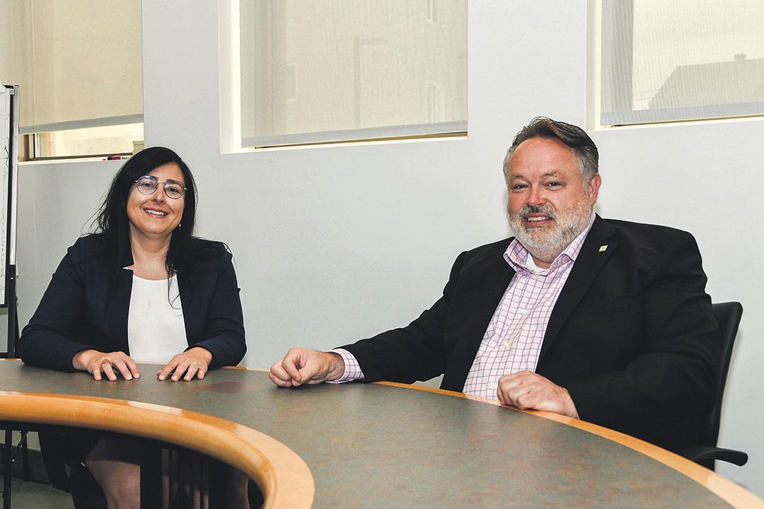 Les deux candidats à la mairie de Saint-Hyacinthe, Marijo Demers et André Beauregard. Photo François Larivière | Le Courrier ©