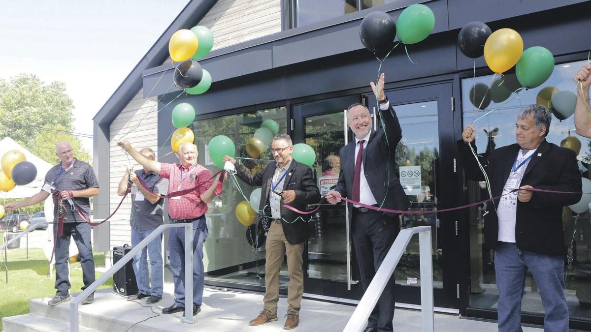 Saint-Louis a inauguré son bureau municipal en grande pompe. Photo Robert Gosselin | Le Courrier ©