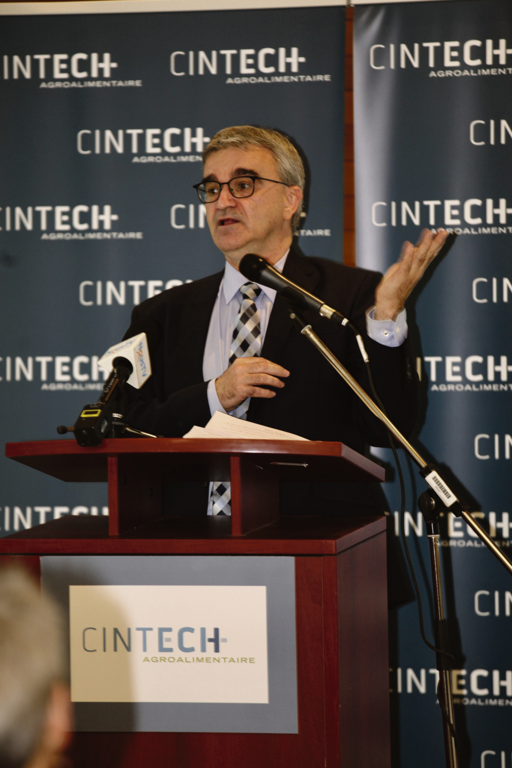 Le président-directeur général de Cintech agroalimentaire, Jean Lacroix, a donné le coup d’envoi du projet « Atlas – notre soutien à la Terre ». Photo Robert Gosselin | Le Courrier ©