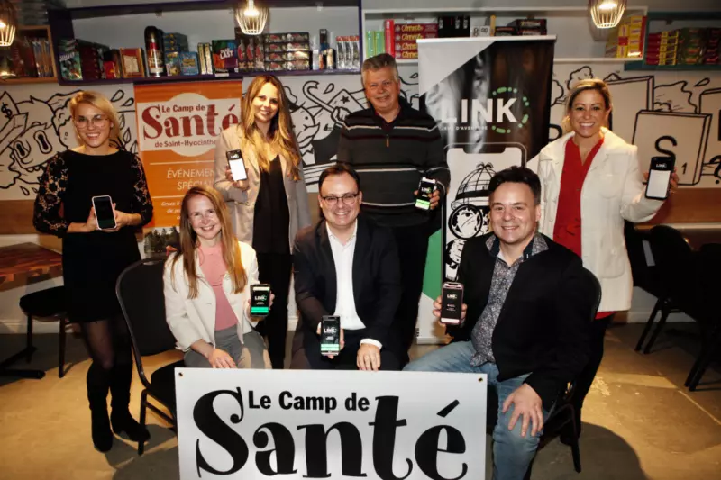 À l’avant, Mélissa Chouinard, membre du comité organisateur de cette campagne, Marc-Aurèle Ouellette, président du Camp de Santé de Saint-Hyacinthe, et Patrick Bernard, président de LINK Jeux d’aventure. À l’arrière, aux extrémités, Jennie Tremblay Bouchard et Joannie Bourgeois, membres du comité organisateur de cette campagne et, au centre, Marie-Pier et Sylvain Gervais, coprésidents d’honneur de la campagne de financement 2021. Photo Robert Gosselin | Le Courrier ©