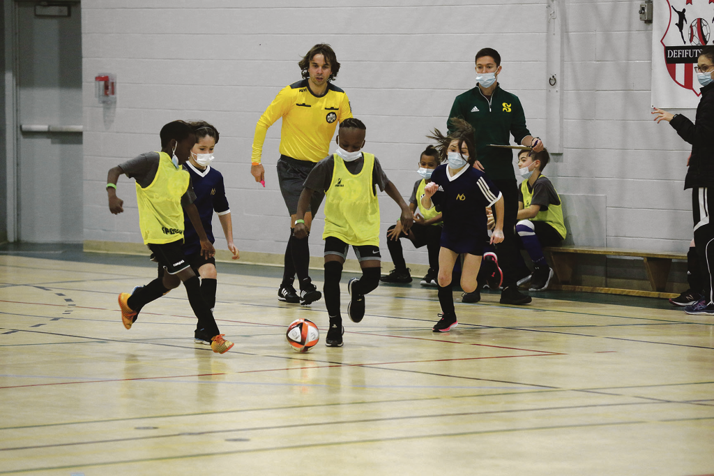 Avec ses 74 équipes participantes, le Défi futsal primaire Roméo-Forbes a connu une édition record les 4 et 5 décembre. Photo Robert Gosselin | Le Courrier ©