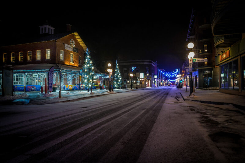 Comme en janvier dernier (sur la photo), ce sera le calme plat dans les rues de Saint-Hyacinthe et de partout au Québec après 22 h avec le retour d'un couvre-feu imposé à compter de vendredi. Photothèque | Le Courrier ©