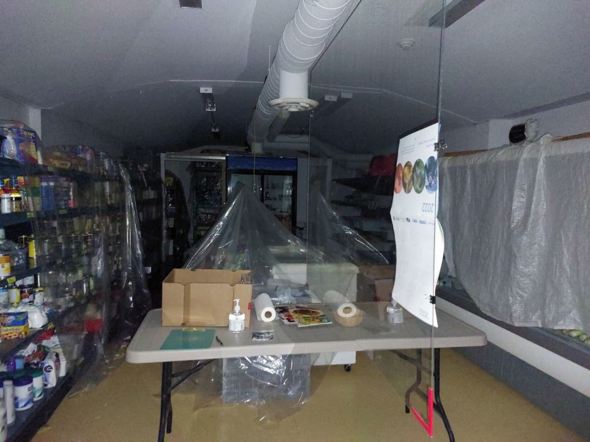 Le dégât d’eau a affecté principalement les bureaux administratifs et le comptoir alimentaire de l’organisme, en soirée lundi. Photo tirée de Facebook